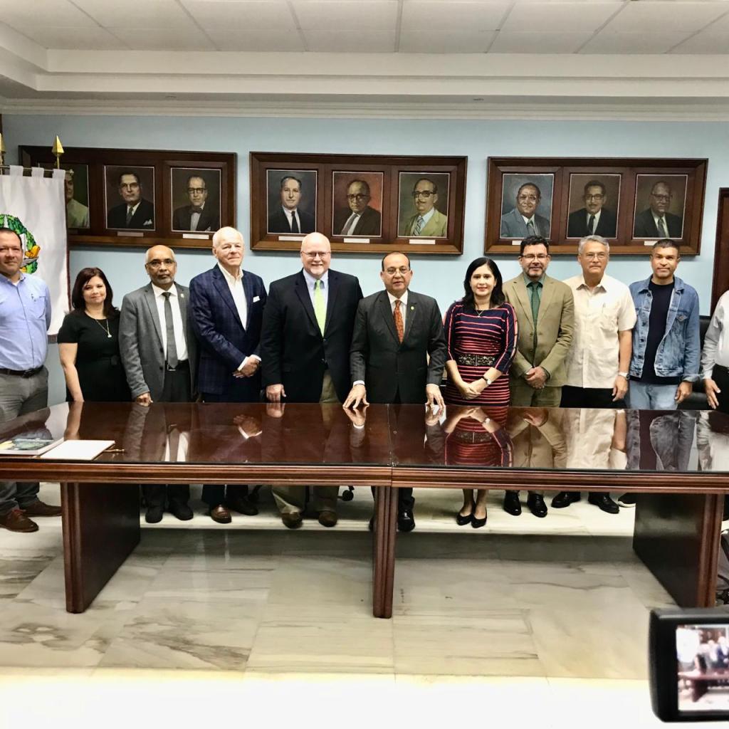 Visita del presidente de Brenau University al Rector de la Universidad de Panamá fortalece la colaboración académica y cultural