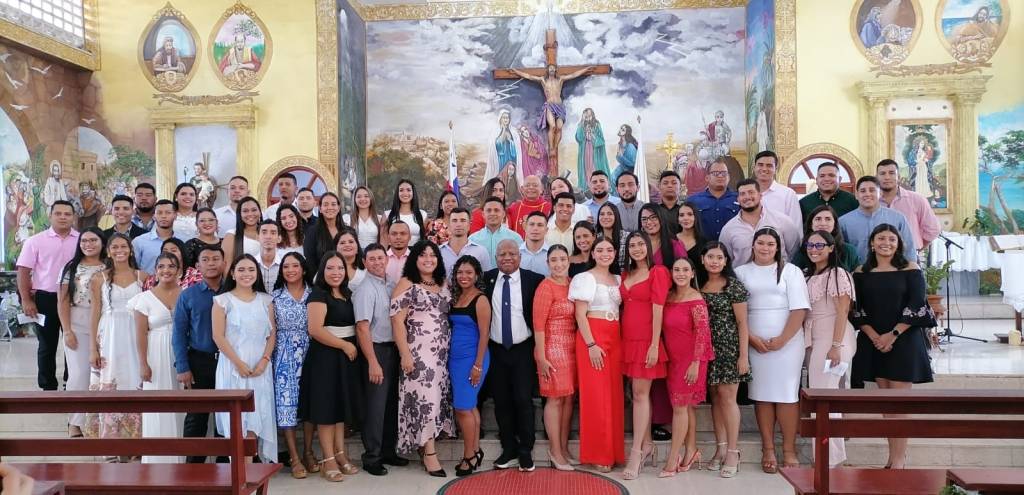 Celebración de la Eucaristía e Imposición de Emblemas: para los Profesionales de la FCA de la Universidad de Panamá