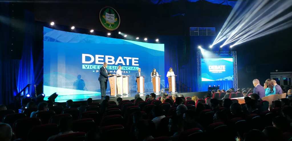 Candidatos a vicepresidente debaten en la Universidad de Panamá sobre Educación